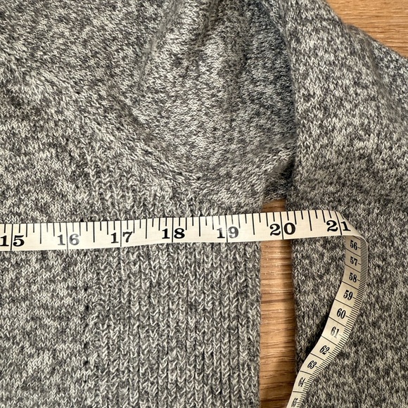 REITMANS - NWT - Gray Knit Sweater - Picture 4 of 5